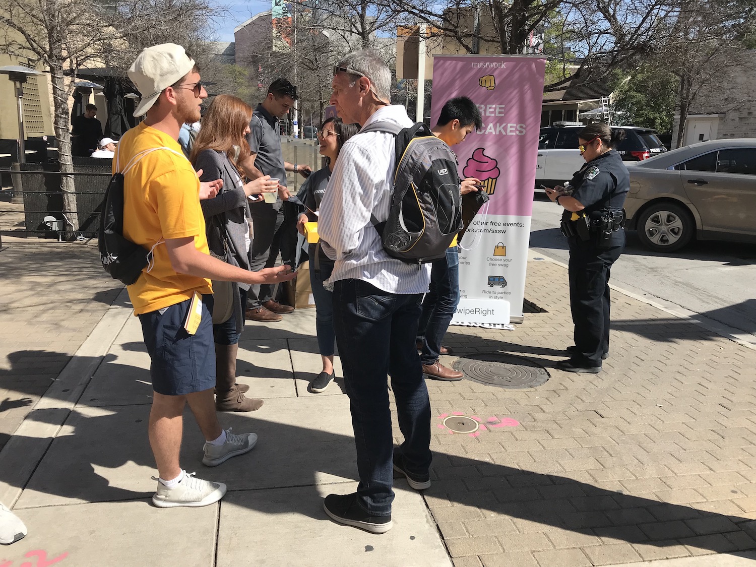 Free cupcakes drew crowds